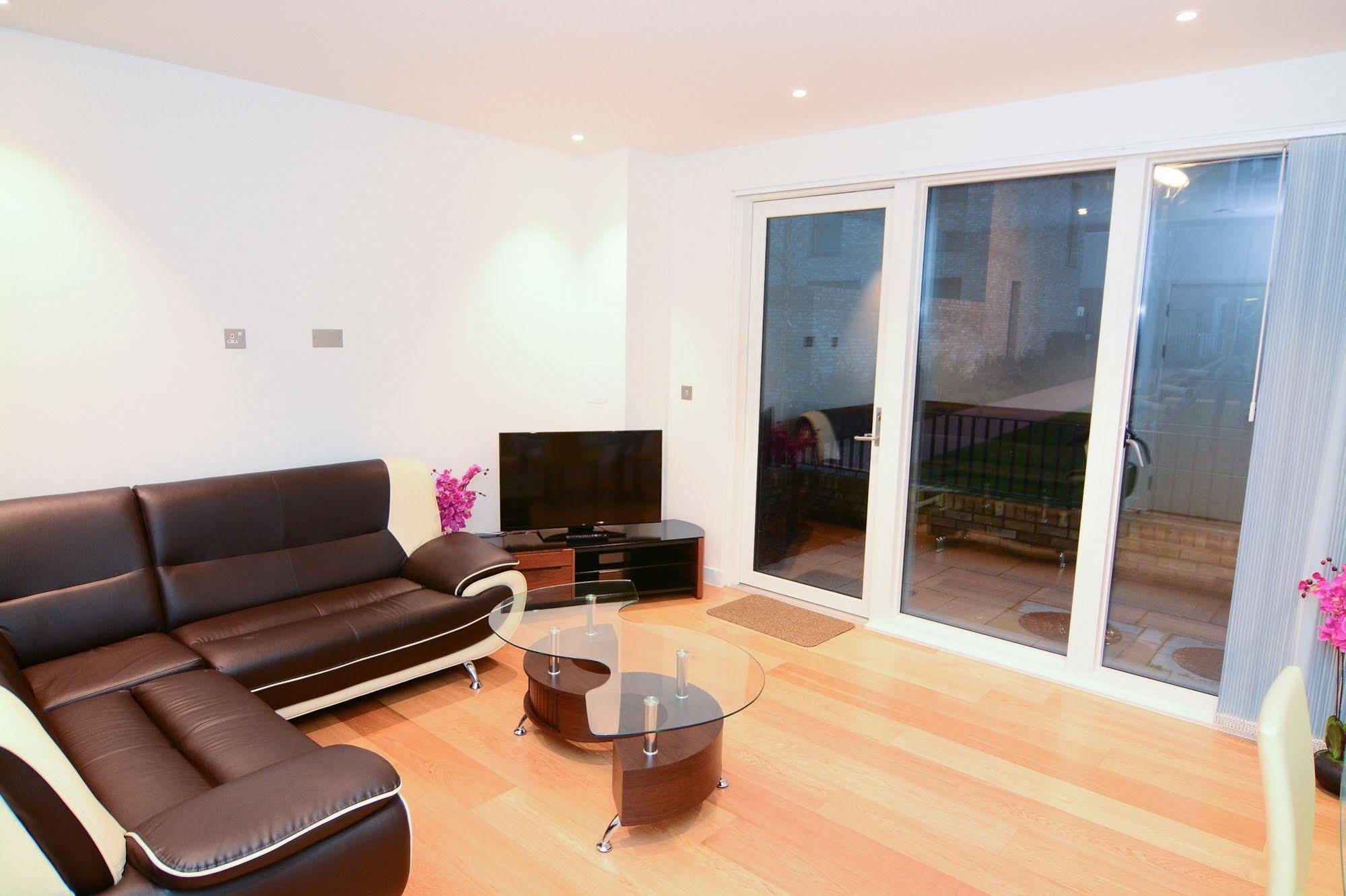Apartment Wharf - Cambridge Av 런던 외부 사진