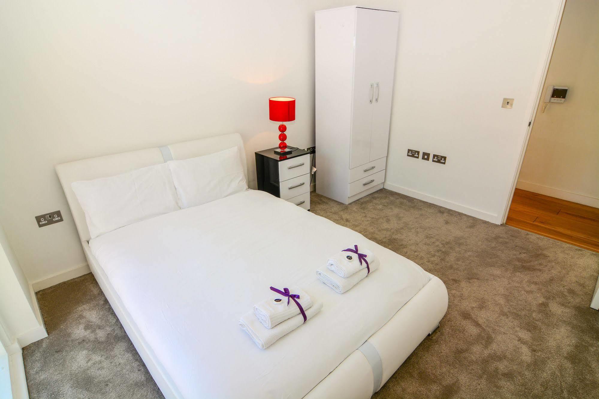 Apartment Wharf - Cambridge Av 런던 외부 사진
