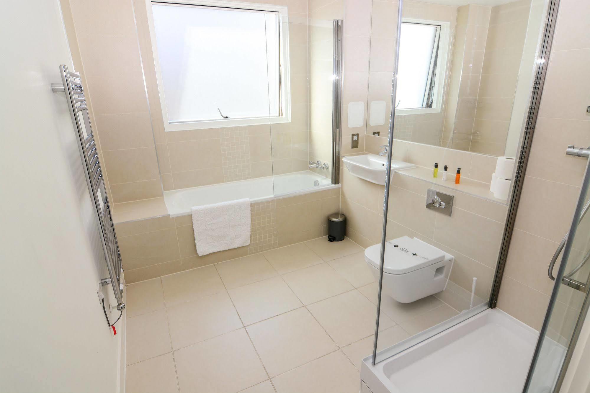 Apartment Wharf - Cambridge Av 런던 외부 사진